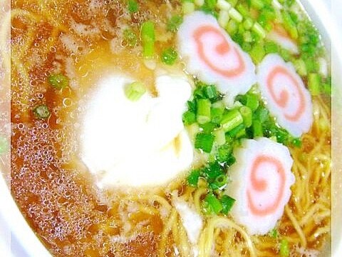 なるとと落とし卵のラーメン